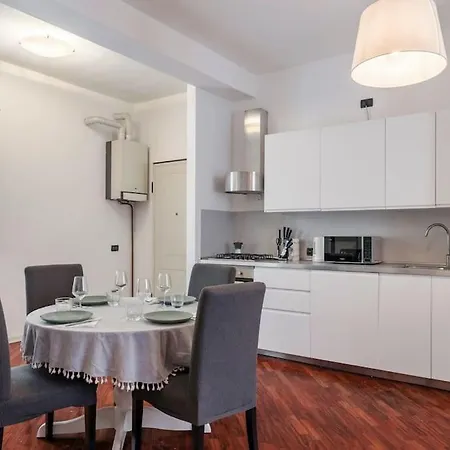 Apartment Menotti - - By Host4u Brescia