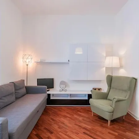 Host4u - Menotti In With Parking