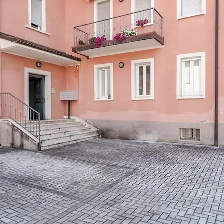 Host4u - Menotti In With Parking