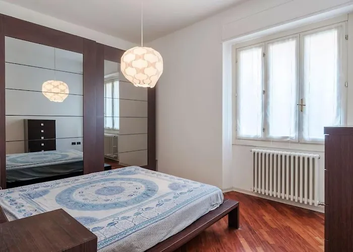 Host4u - Menotti In With Parking ブレシア