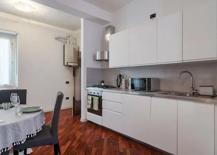 Host4u - Menotti In With Parking アパート *