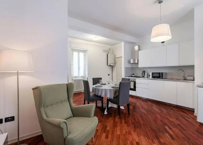 アパート Host4u - Menotti In With Parking ブレシア