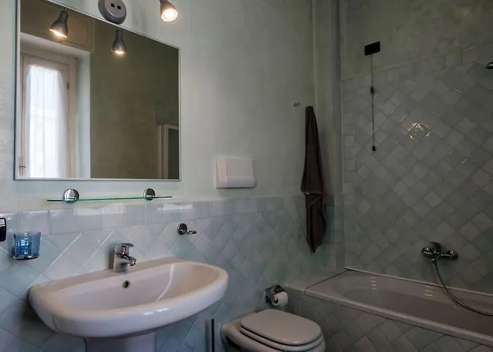 Host4u - Menotti In With Parking ブレシア