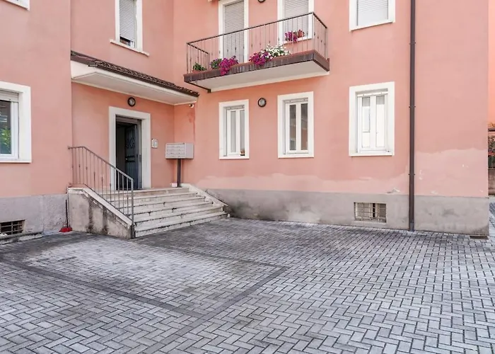 Host4u - Menotti In With Parking