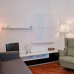 Host4u - Menotti In With Parking