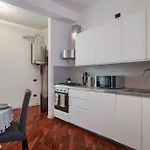 Host4u - Menotti In With Parking Apartament *