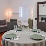 Host4u - Menotti In With Parking Apartament Brescia