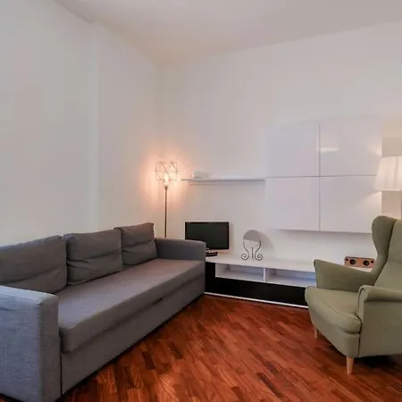 Host4u - Menotti In With Parking