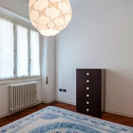 Host4u - Menotti In With Parking Apartament