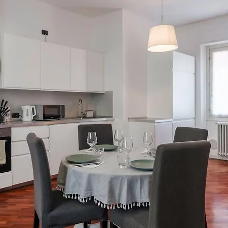 Host4u - Menotti In With Parking Apartament Brescia
